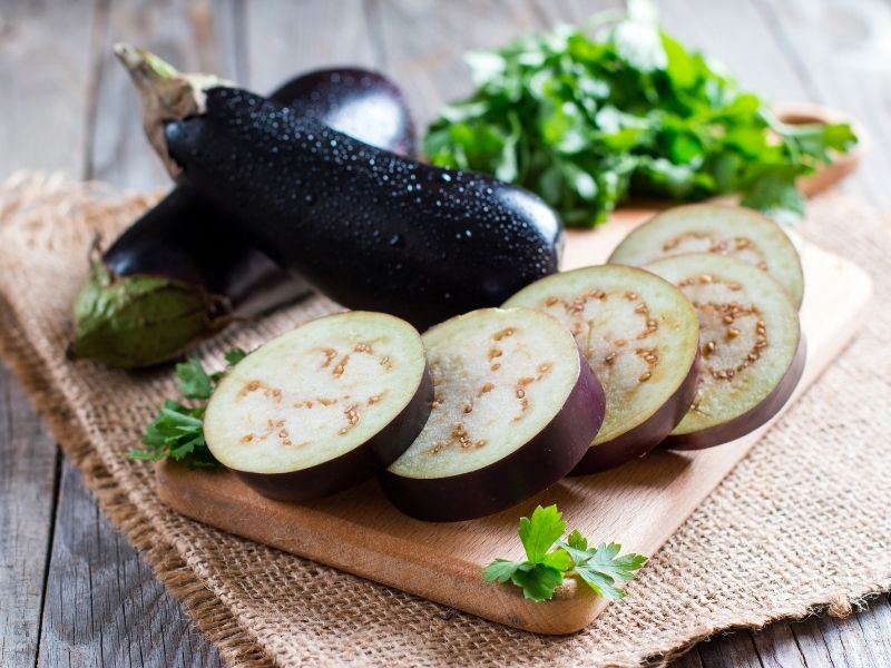 Dilimlenmiş Patlıcanlar İçin Limon Asidi Kalkanı