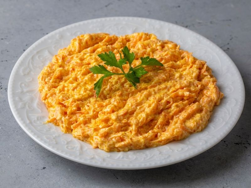Yoğurtlu Havuç Salatası