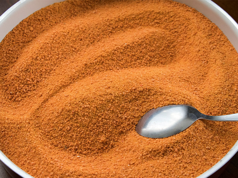 Yoğurt ve un karışımını iyice çırpmak