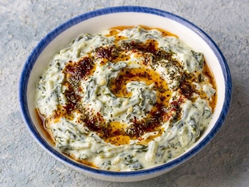 Yoğurtlu Radika Boranisi