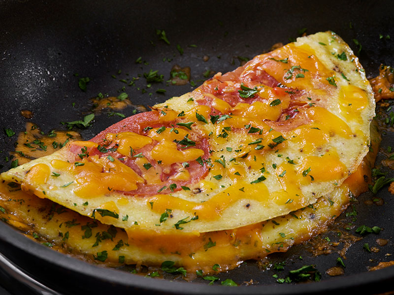 Tavada Patatesli Peynirli Omlet