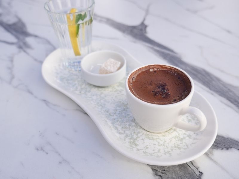 Kahvede Rendelenmiş Limon Kabuğunu Deneyin