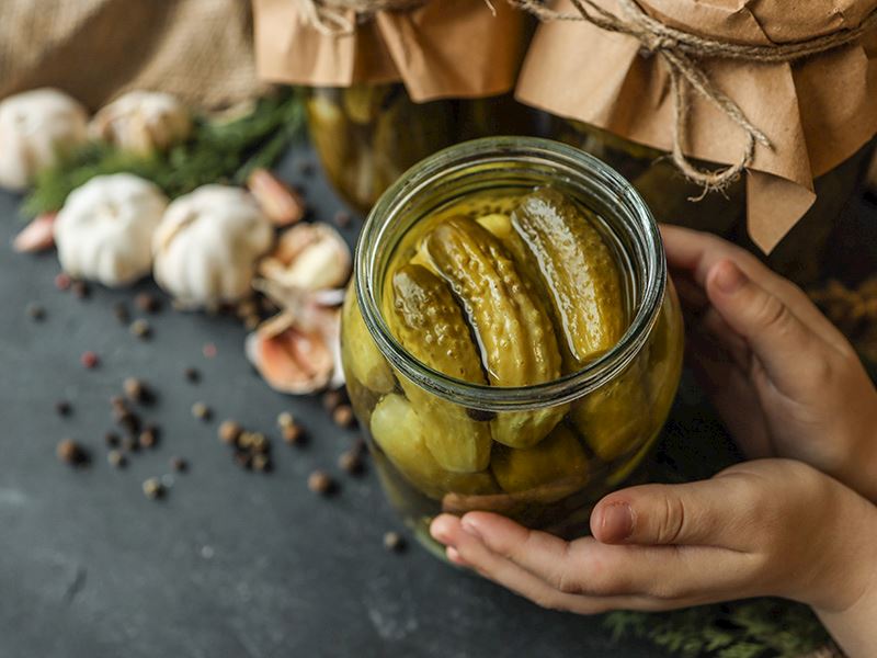 Kavanozda Salatalık Turşusu