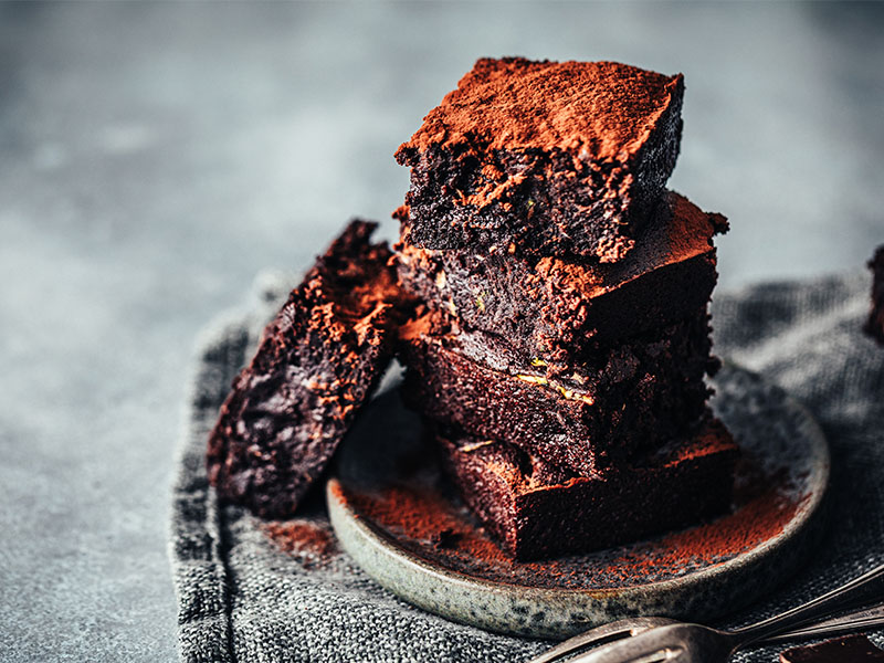 Yumurta ve şekeri iyice çırpın