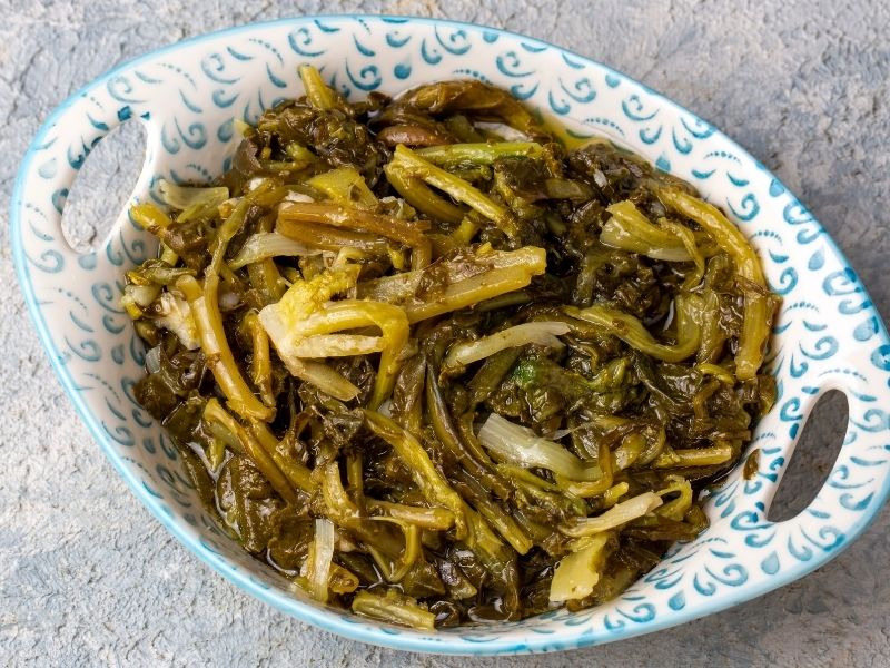 Radikanın Acılığını Alma Ve Pişirme 