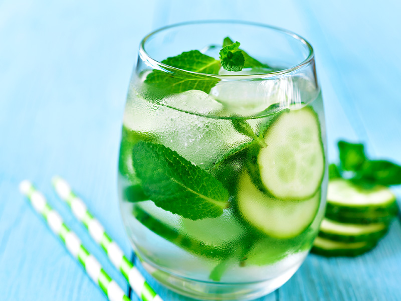 Salatalık ve Nane Detoks Suyu