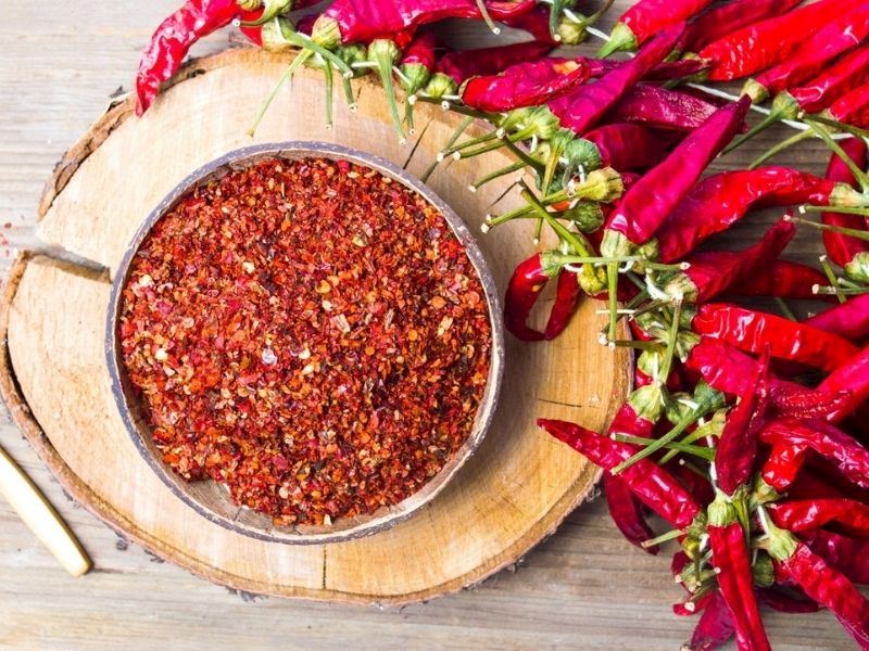 Acı ve Baharatlı (pul biber, kırmızı biber, chili, karabiber)