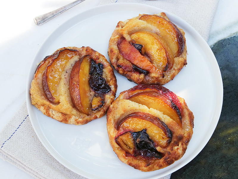 Şeftalili Ve Erikli Galette