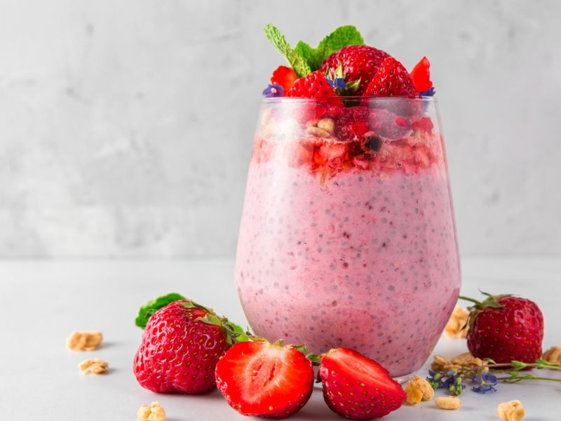 çilekli chialı smoothie