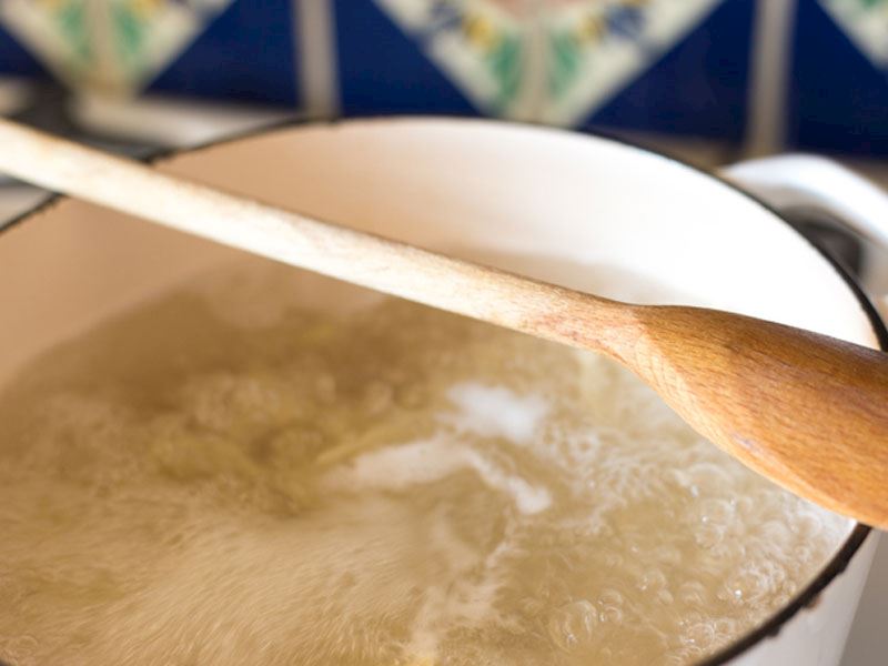 Makarna suyu ekleyin