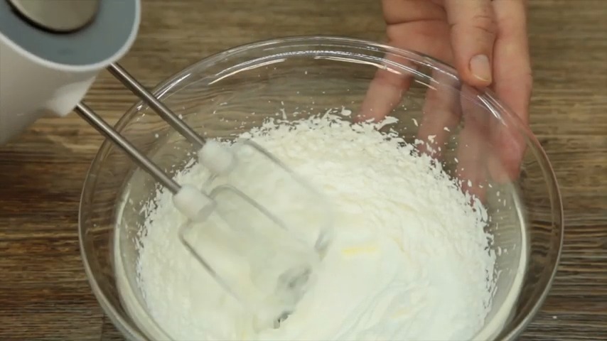 mikserle çırpılan krema