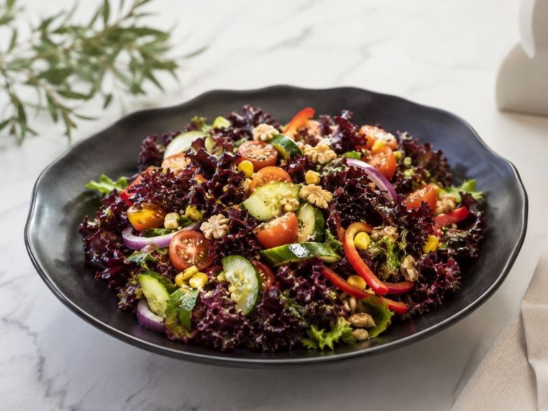Taptaze Mor Kıvırcıklı Salata Tarifi