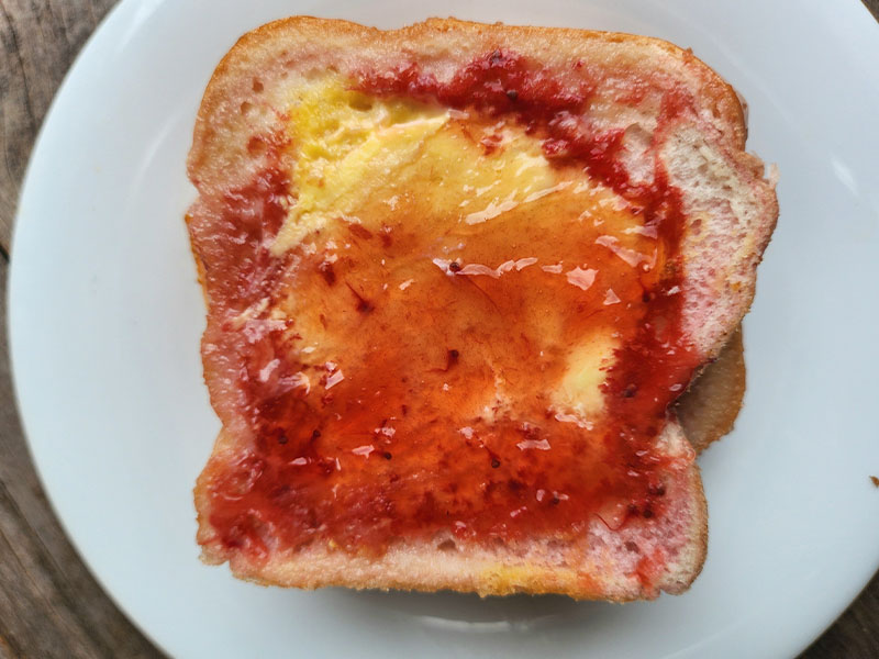 labneli reçelli tost
