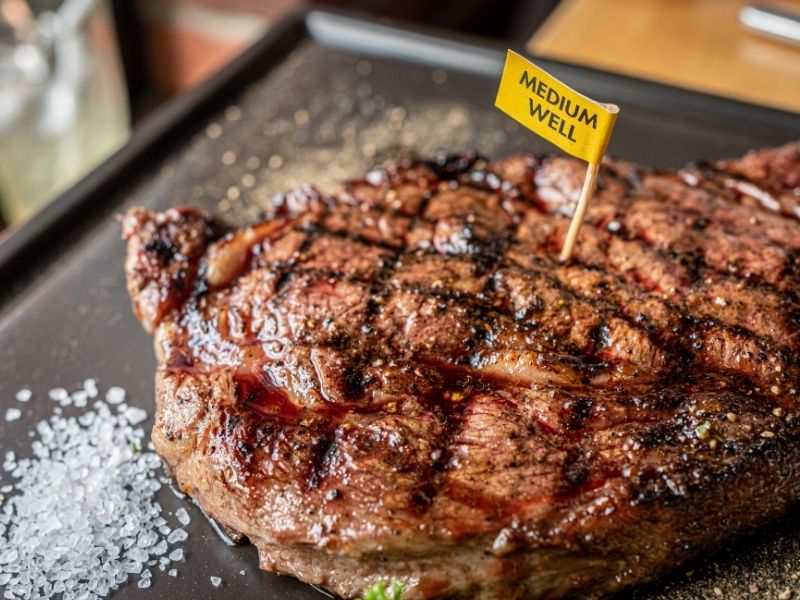 Şefin Tüyosu: Etin Lezzetini Maksimuma Çıkarmak İçin Dinlendirme ve Pişirme İpuçları