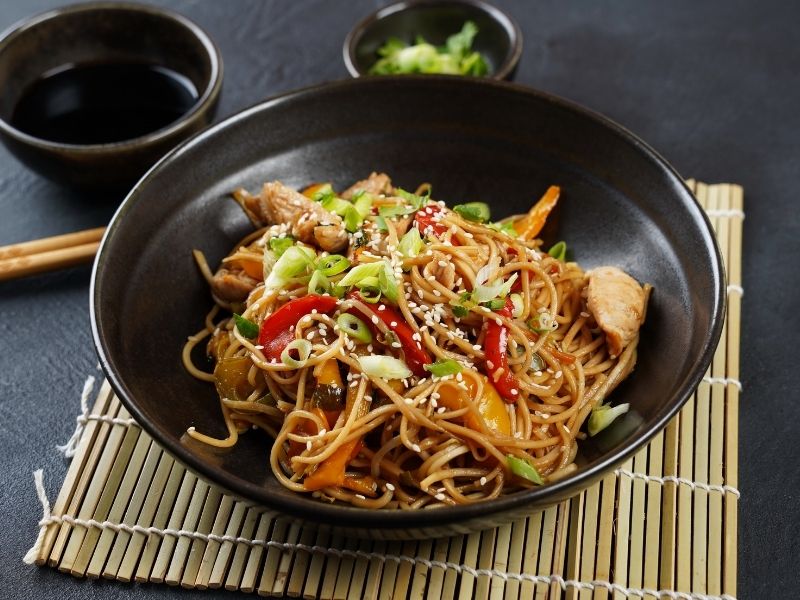 Tavuklu Sebzeli Noodle