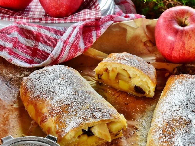 Klasik Bir Efsane: Tatlı Strudel Çeşitleri