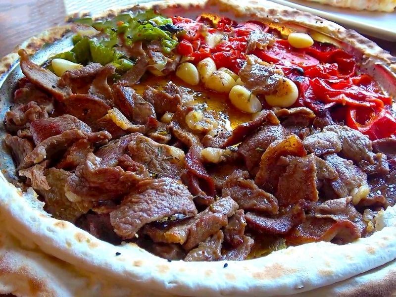 Lavaş Ekmek Ve Ayran İle Geleneksel Sunum