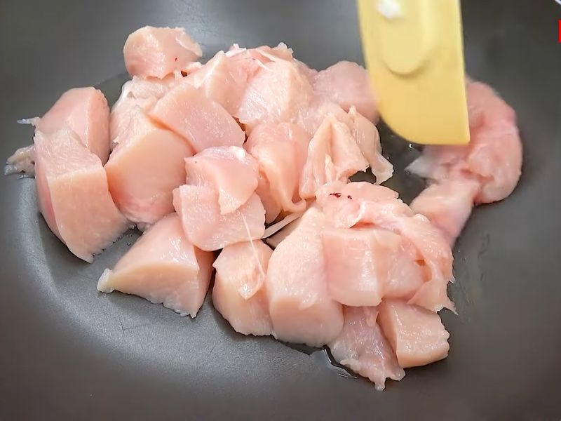 Tavuğu çok küçük doğramak