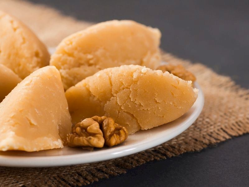 Sıcak Helva (İrmik veya Un Helvası)