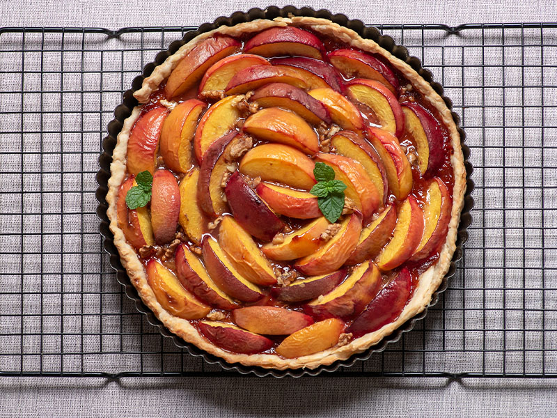 Hamuru tart kalıbına düzgün yayın