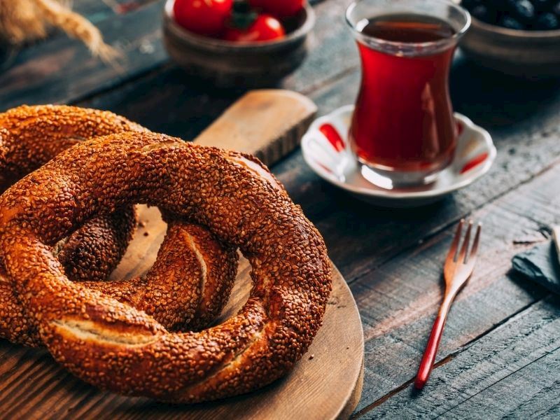 Ev Usulü Çay ve Simit – “Aşk Tesadüfleri Sever” (2011)