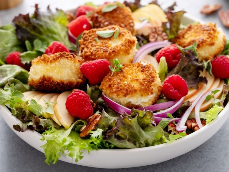 Kızarmış Büş Peynirli Salata