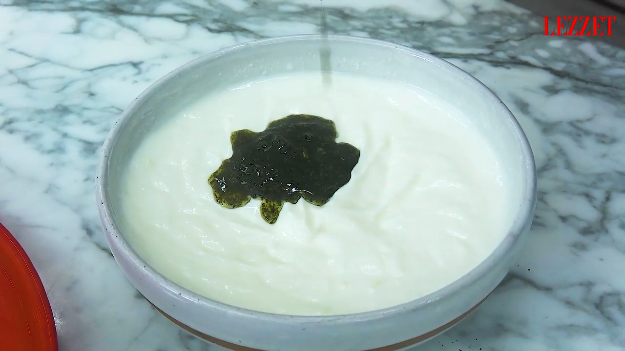 naneli tereyağı eklenen yoğurt