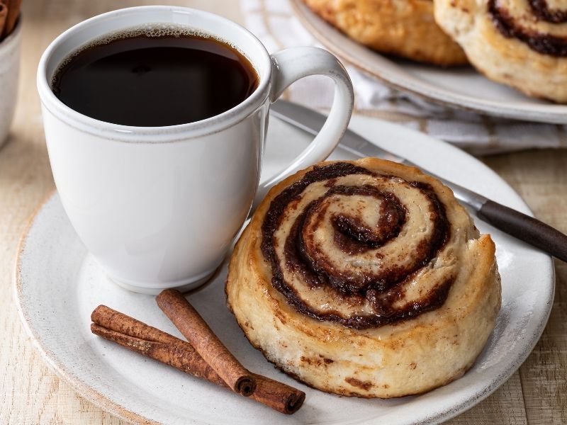 Kahvenin Keskin Acılığını Dengeliyor