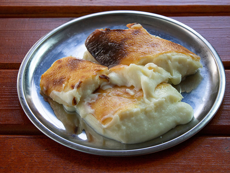 Unun fazla kavrulması ve sütün hızlı eklenmesi