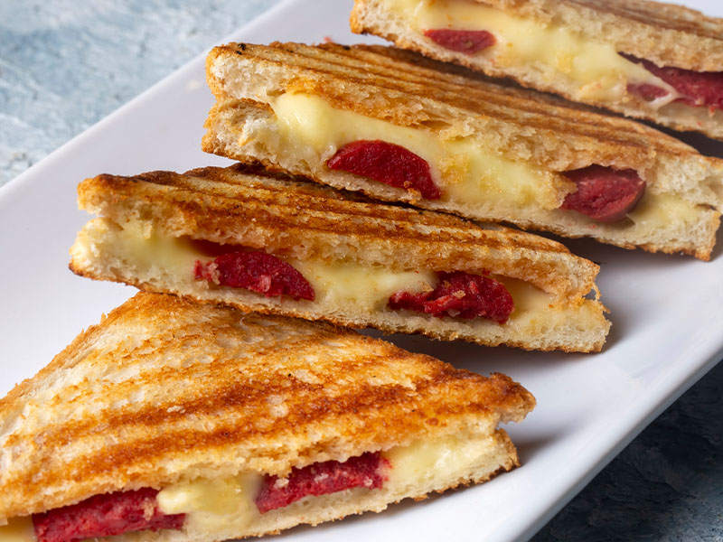 Çiğ Sucuğun Tost İçindeki Avantajları