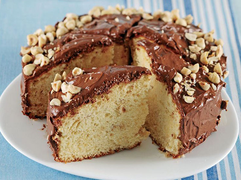 Fındıkları un ile karıştırın