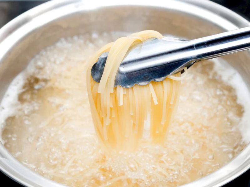 Makarna suyunu dökmeyin