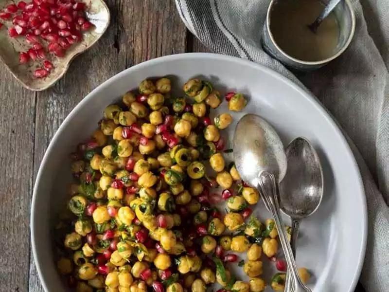 tahinli narlı nohut salatası