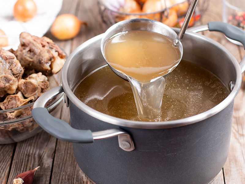 Et suyu veya kemik suyu