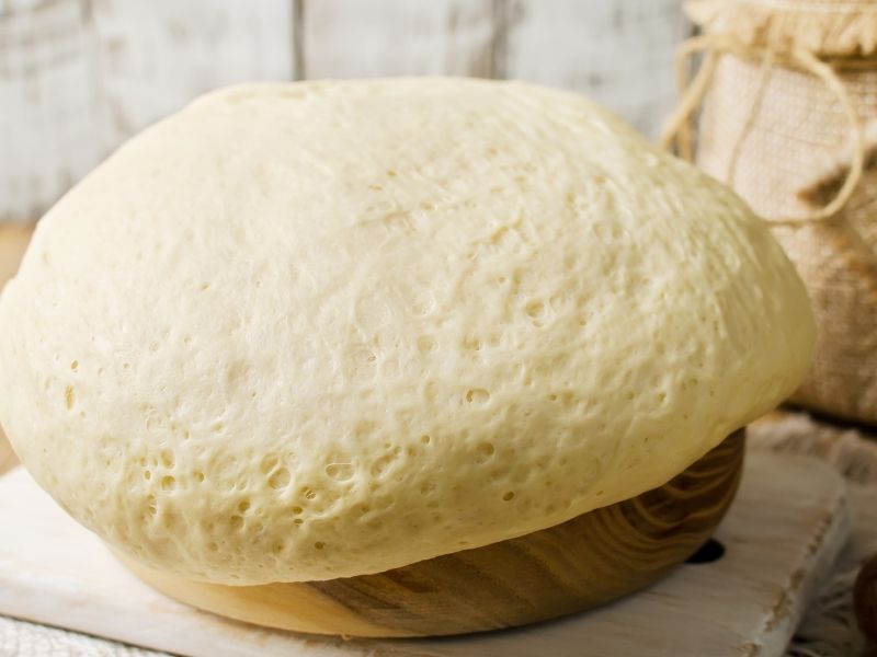 Pizza Hamurunun Üzeri Kapatılarak Mayalanmaya Bırakılması