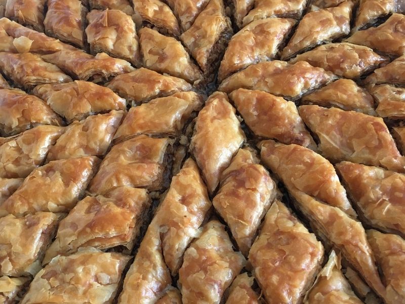 Şerbetle Buluşma Ve Altın Sarısı Katmanların Muazzam Sunumu