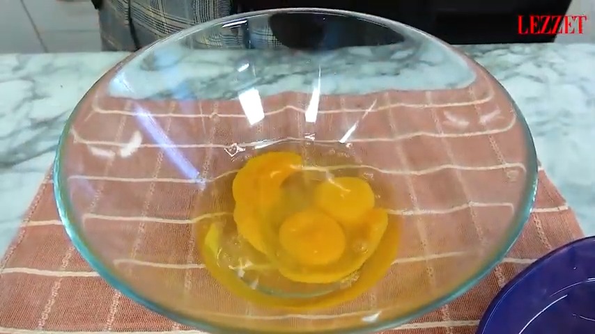 kasede çırpılmış yumurta