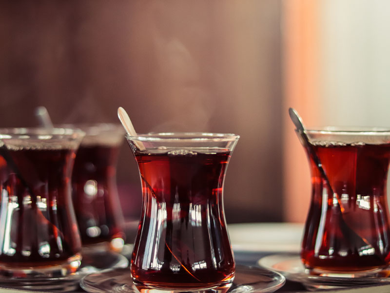 Çayı Demlenmeden Önce Karıştırmak ve Acele Etmek