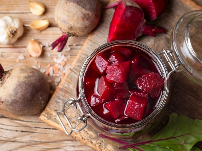 Sirkeli Ve Sarımsaklı Pancar Turşusu Tarifi