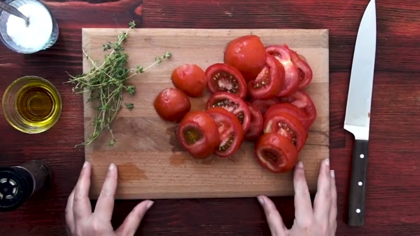 halka şeklinde doğranan domates