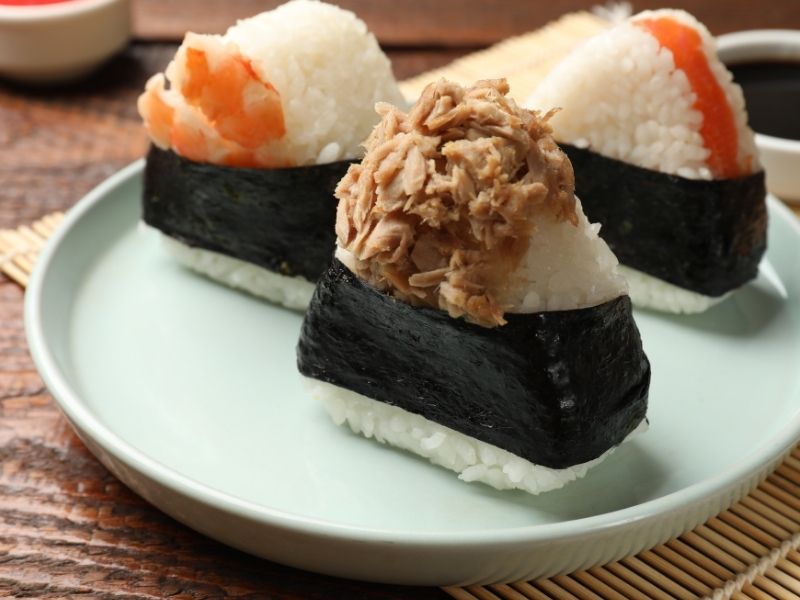 Nori Yaprağı İle Sarma Ve Son Dokunuş