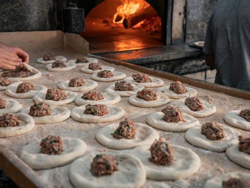Bardak Altı Lahmacunda Et 2 Farklı Biçimde İşleniyor