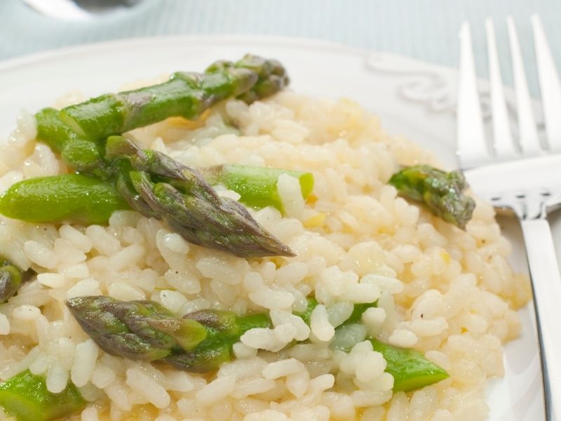 Fırınlanmış Çıtır Sebzeler Ve Kuşkonmaz