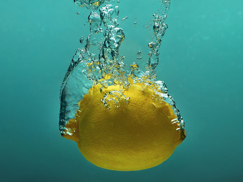 limon su içerisinde
