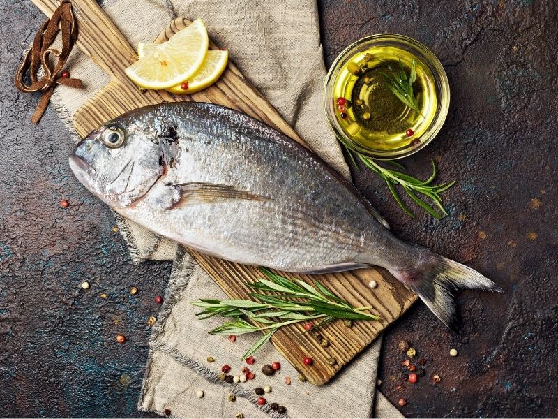 Balık ve deniz ürünleri (özellikle çiğ ve çözülmüş)