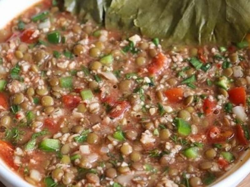 Salçalı Su Ve Baharatların Aromatik Gücü