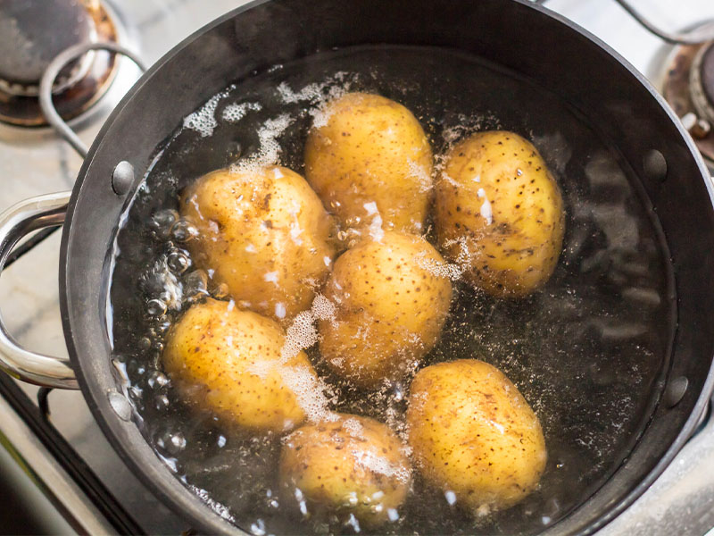 Patatesleri doğru boyutta kesin