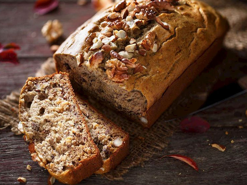 Şeker ve yumurtayı iyice çırpın