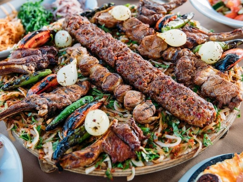 Adana Kebabı – Adana, Türkiye (Puan: 4.4)