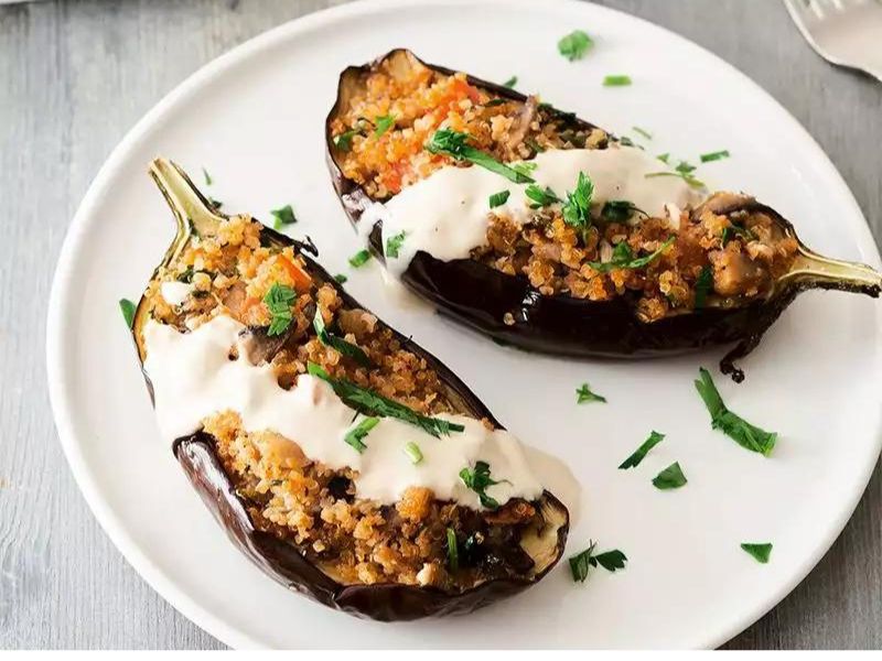 tahin soslu kinoalı patlıcan